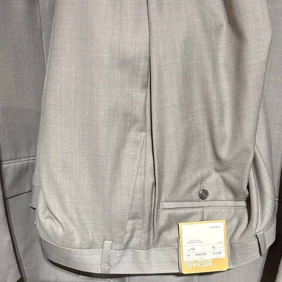 Michael Kors Elegant Gray Suit - Picture 4 of 5